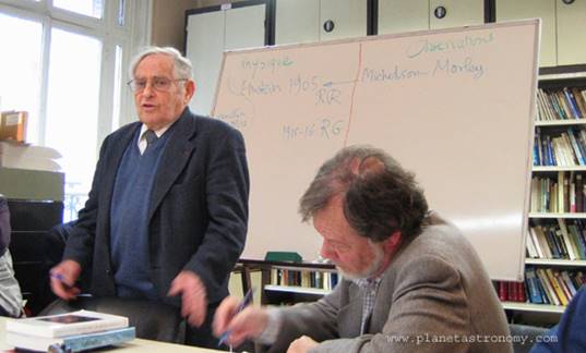 Une image contenant intérieur, personne, homme, plafond
Description générée automatiquement