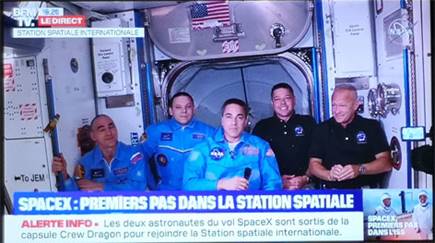 Une image contenant posant, homme, avant, photo
Description générée automatiquement