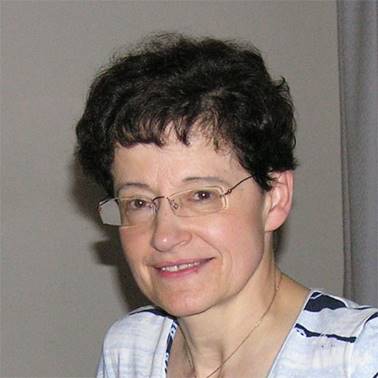 Une image contenant personne, intérieur, homme, tenant
Description générée automatiquement