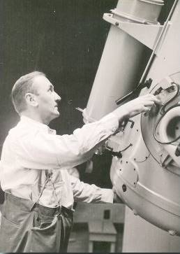 F. Zwicky am Schmidt-Teleskop