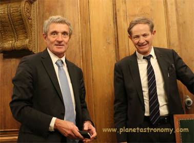 Une image contenant personne, complet, homme, habits
Description générée automatiquement