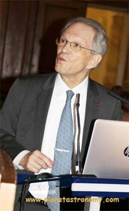 Une image contenant personne, intérieur, homme, mur
Description générée automatiquement