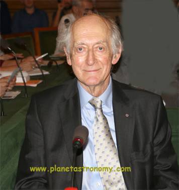 Une image contenant personne, intérieur, homme, mur
Description générée automatiquement