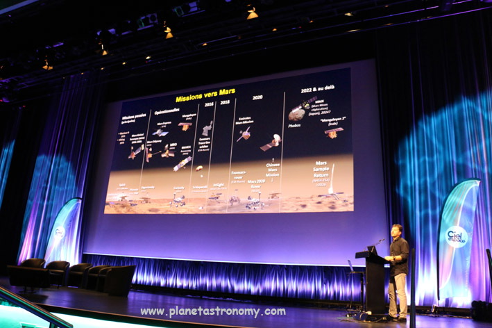 Une image contenant intérieur, moniteur, mur, ordinateur