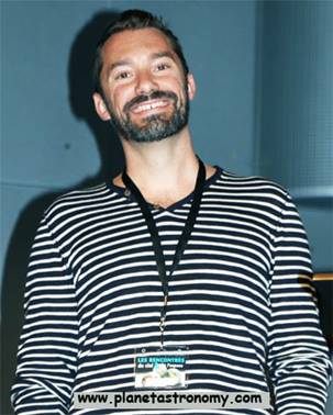 Une image contenant personne, mur, rayé, intérieur
Description générée automatiquement