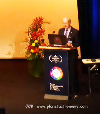 Une image contenant intérieur, mur, table, moniteur
Description générée automatiquement