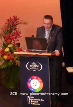 Une image contenant intérieur, mur, portable, personne
Description générée automatiquement