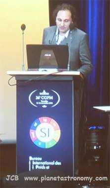 Une image contenant intérieur, mur, personne, portable
Description générée automatiquement