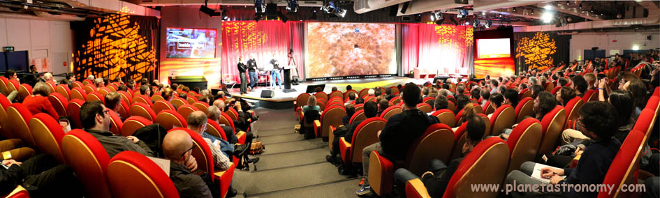 Une image contenant intérieur, pièce, bâtiment, moto
Description générée automatiquement