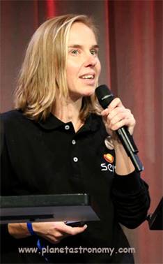 Une image contenant personne, intérieur, mur, femme
Description générée automatiquement