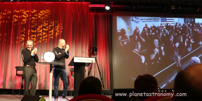 Une image contenant personne, intérieur, plancher, debout
Description générée automatiquement