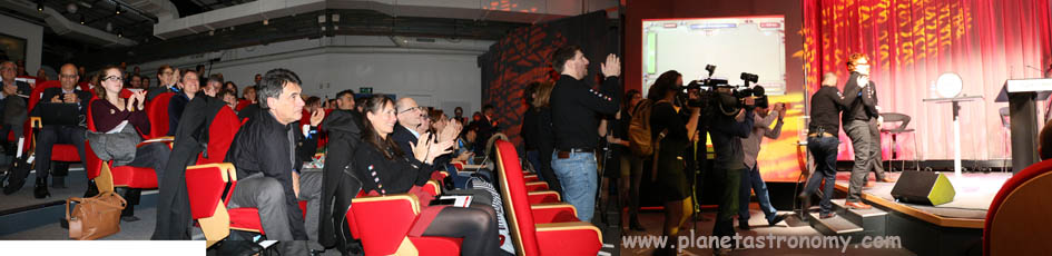 Une image contenant personne, intérieur, mur, homme
Description générée automatiquement