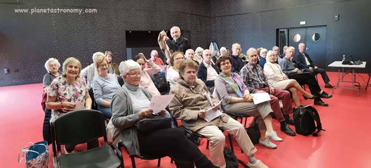 Une image contenant personne, intérieur, bâtiment
Description générée automatiquement