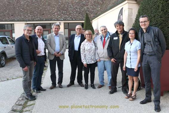 Une image contenant personne, extérieur, bâtiment, gens
Description générée automatiquement