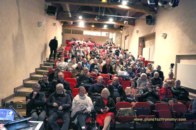 Une image contenant intérieur, personne, mur, plafond
Description générée automatiquement