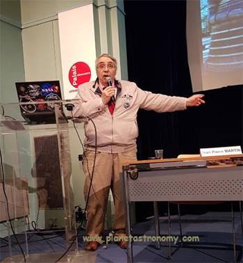 Une image contenant personne, intérieur, mur, homme
Description générée automatiquement