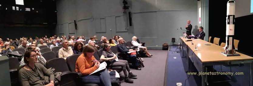 Une image contenant intérieur, mur, personne, assis
Description générée automatiquement