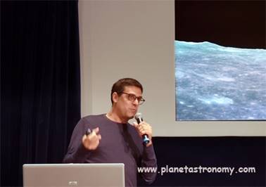 Une image contenant intérieur, équipement électronique, personne, homme
Description générée automatiquement