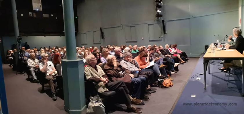 Une image contenant intérieur, plancher, mur, personne
Description générée automatiquement