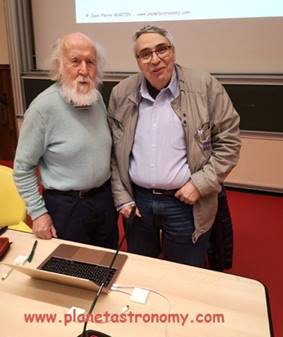 Une image contenant intérieur, personne, table, homme
Description générée automatiquement