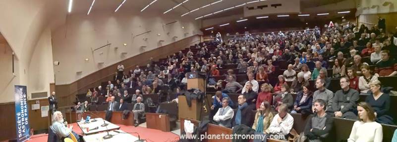 Une image contenant personne, intérieur, joueur, grand
Description générée automatiquement