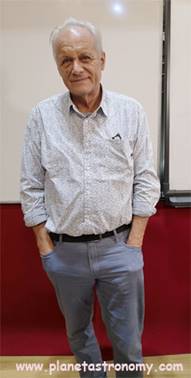 Une image contenant personne, homme, intérieur, mur
Description générée automatiquement