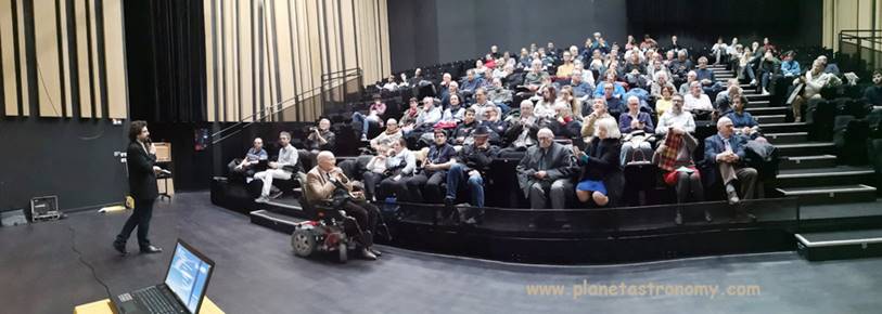 Une image contenant route, intérieur, personne
Description générée automatiquement