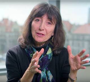 Une image contenant personne, btiment, extrieur, femme

Description gnre automatiquement