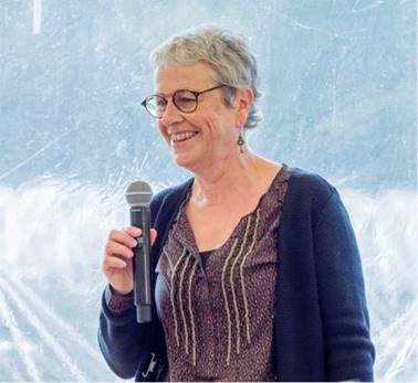 Une image contenant personne, femme, ext�rieur, eau

Description g�n�r�e automatiquement