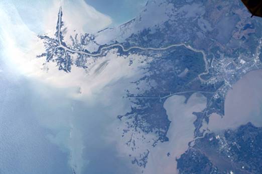 Une image contenant montagne, colline, couvert, table

Description g�n�r�e automatiquement