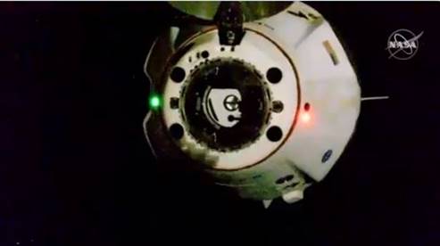 Une image contenant sombre, assis, petit, moniteur

Description g�n�r�e automatiquement