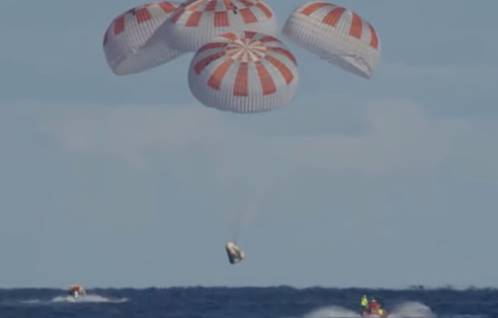 Une image contenant ext�rieur, eau, objet, parachute

Description g�n�r�e automatiquement