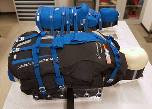 Une image contenant intrieur, plancher, sac, bleu

Description gnre automatiquement