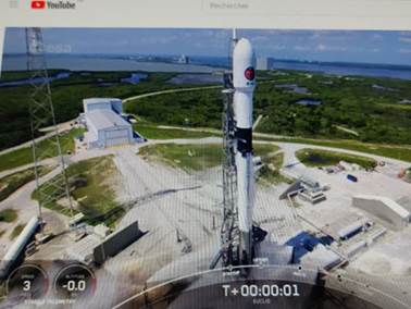 Une image contenant transport, fuse, missile, plein air

Description gnre automatiquement