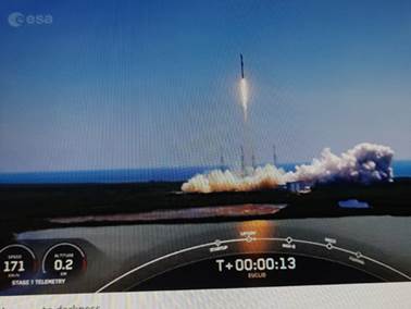 Une image contenant ciel, transport, missile, fuse

Description gnre automatiquement