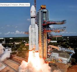 Une image contenant transport, fuse, missile, navette spatiale

Description gnre automatiquement