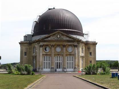 Une image contenant b�timent, plein air, ciel, herbe

Description g�n�r�e automatiquement