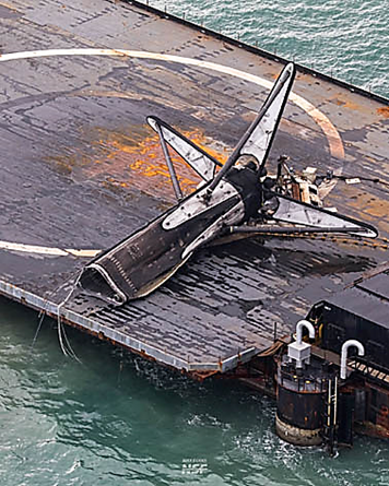 Une image contenant eau, transport, plein air, bateau

Description g�n�r�e automatiquement