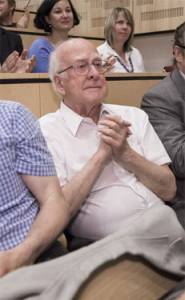 Une image contenant personne, Visage humain, habits, homme

Description g�n�r�e automatiquement