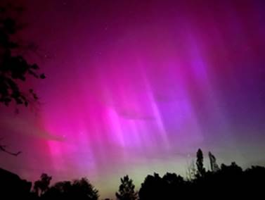 Une image contenant aurore, l�ger, ciel, arbre

Description g�n�r�e automatiquement