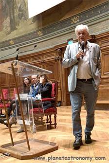 Une image contenant btiment, personne, intrieur, homme

Description gnre automatiquement