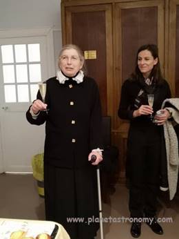 Une image contenant personne, intrieur, mur, habits

Description gnre automatiquement