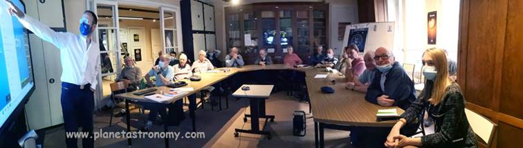 Une image contenant texte, intrieur, table, plancher

Description gnre automatiquement