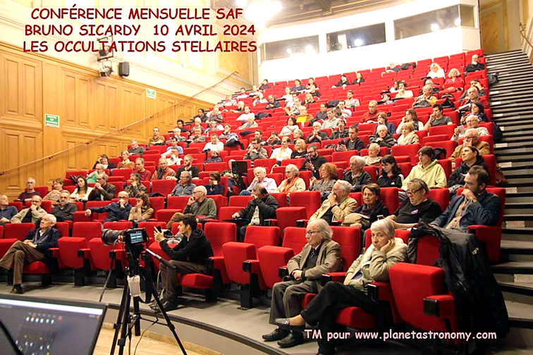 Une image contenant intrieur, habits, auditorium, btiment

Description gnre automatiquement