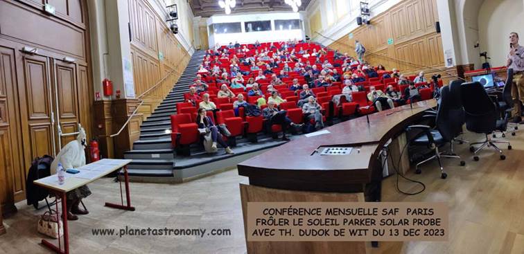 Une image contenant intrieur, funrailles, hall, habits

Description gnre automatiquement