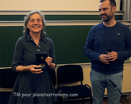 Une image contenant habits, personne, Visage humain, homme
Le contenu généré par l’IA peut être incorrect.