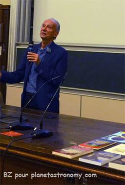 Une image contenant habits, intrieur, personne, texte

Le contenu gnr par lIA peut tre incorrect.